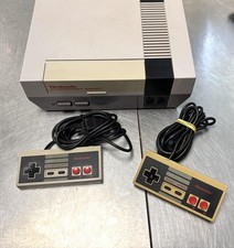 Console Nintendo Entertainment System NES avec une manette