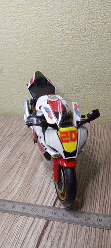 Moto éme yamaha r1 - gp, 1/12