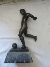 Bronze footballeur sur socle