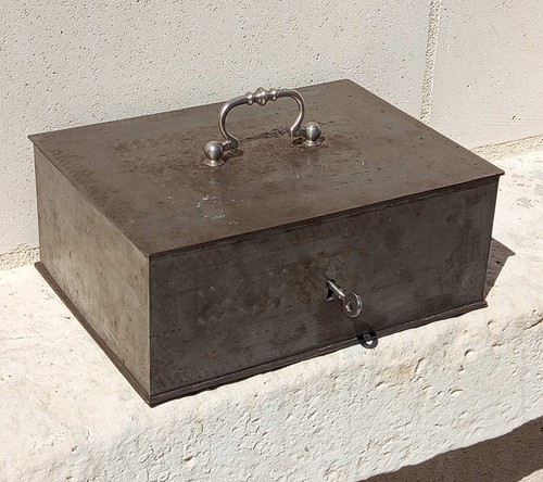 Ancien petit coffre fort - ancien,