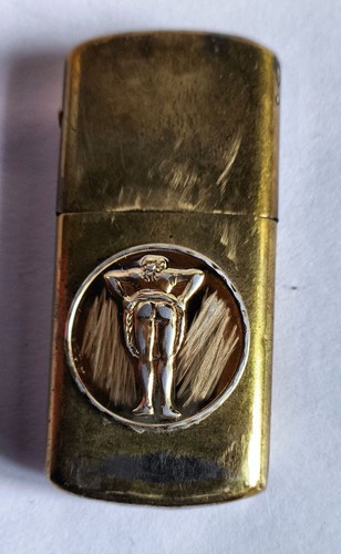 Ancien briquet erotique femme