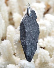 Ardoise bleue 46 carats - pendentif pierre naturelle - Nozay, France // CN26
