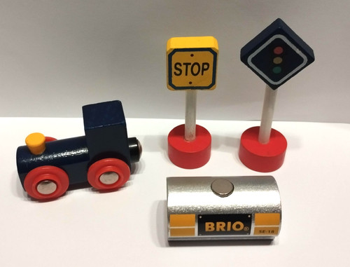 Train brio bois - en,