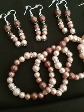 Bracelet en perles marron avec boucles d'oreilles 