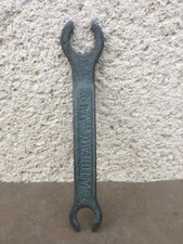 Ancienne clé de plombier /