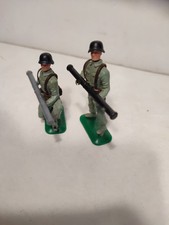 ELASTOLIN/OUGEN REMOVABLE - LOT 2 GERMAN SOLDIER WITH BAZOOKA - NICE CONDITION