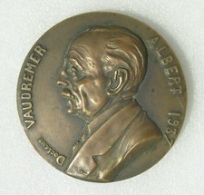 MEDAILLE  docteur ALBERT