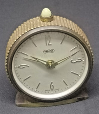 Discover the charm of vintage timekeeping with this classic alarm clock by Uwest