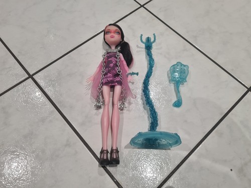 Poupée monster high - poupée,