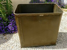 Container / industrial storage tray / Debrie / LEOPOLD Mauritius films 35 mn / carton 