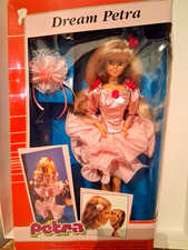 Poupée Dream PETRA en robe de