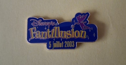 Disney pin collector - disney,