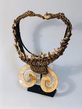 Taxidermy, Cabinet De Curiosités: Collana Asmat, Sepik. Dog Teeth