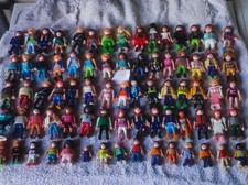 Lot de 75 personnages / figurines Playmobil + accessoires et animaux