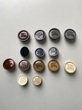 Lot 14 Boutons Burberry
