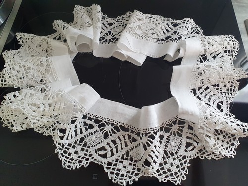 Dentelle religieuse aux