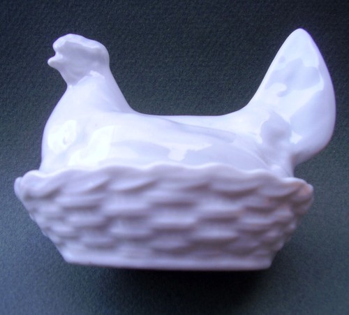 Moutardier poule sur son nid - moutardier, "poule