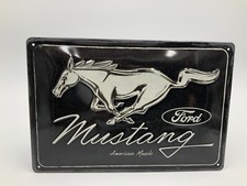 Plaque émaillée en métal, bombée et relief Ford Mustang 30 x 20