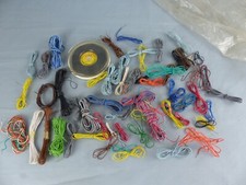 Lot de petits câbles dont