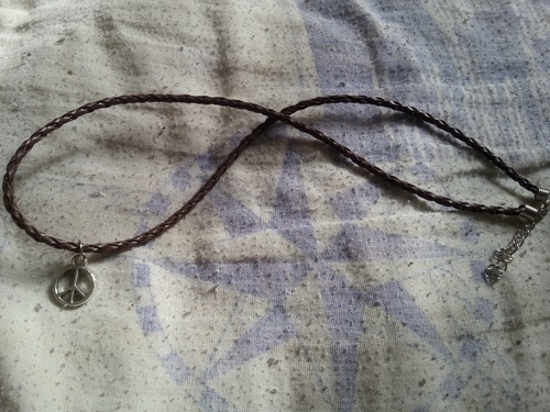 Collier cordelette marron avec