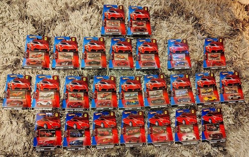 Lot hot wheels ferrari - 25,