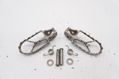 2022 mc125 footpegs oem - 2022,