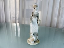 Figurine porcelaine de collection femme 21 cm 1 choix excellent état