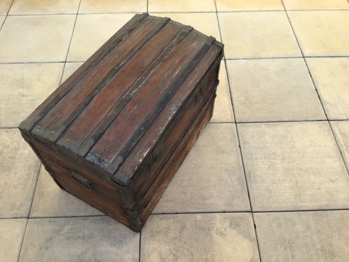 Malle bois ancienne - ,