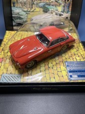 Voiture De Circuit Au 1/32 En