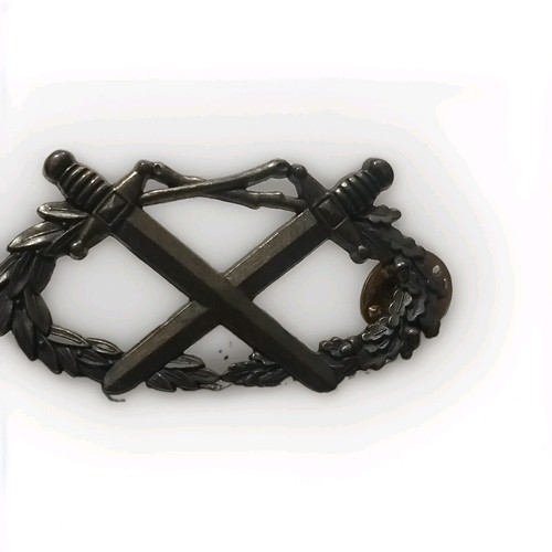 Insigne militaire badge métal