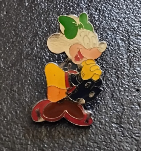 Pin dessin animé - pin’s, bd