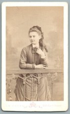 CDV 1870 Jeune Femme accoudé