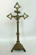 Crucifix en bronze sur socle