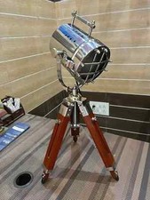 Ancien lampadaire trépied en