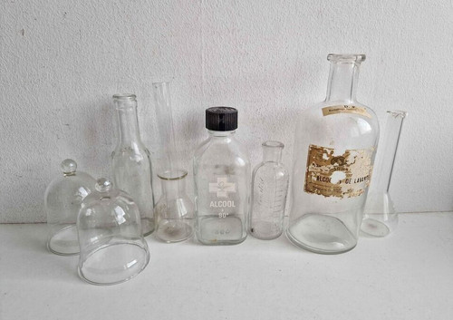 Lot anciennes bouteilles et - d'anciennes,