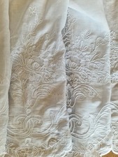 linge ancien :Grand volant  de