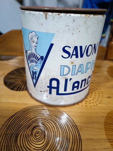 Ancienne boite tole savon - en,