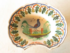 Centre , plat à barbe à