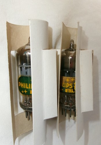 Paire lampe philips - ⚜,