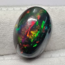 Pierre précieuse ovale