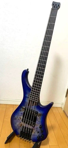 Guitare basse électrique sans