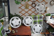 4 X Genuine VW Polo 86C 13 Inch Wheel Centre Caps 867 601 147 C