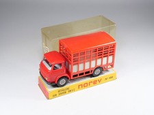 NOREV - 100 - Saviem SG4 Bétaillère - Rouge et gris - En boite