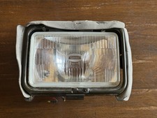 UN FEU PHARE OPTIQUE AVANT