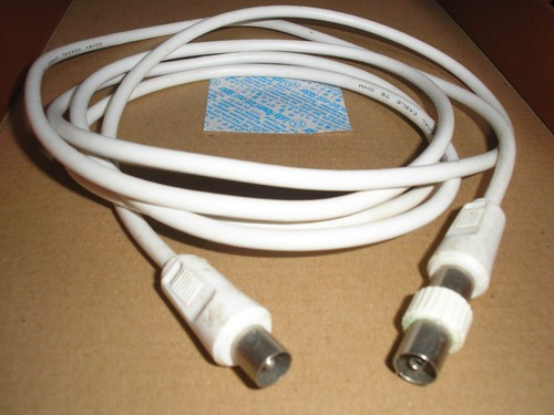 Cable coaxial avec fiches - tv,
