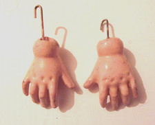 Mains de poupée ancienne