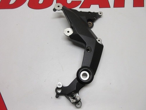 Ducati main gauche - main,