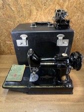 Machine à coudre Singer 221K