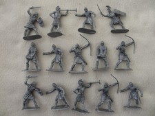 VINTAGE LOT PLASTIC FIGURES VINTAGE KNIGHTS MIDDLE AGES ROMAN GREEK KNIGHTS