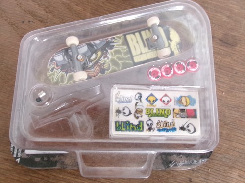 Tech deck finger skateboard - tech,